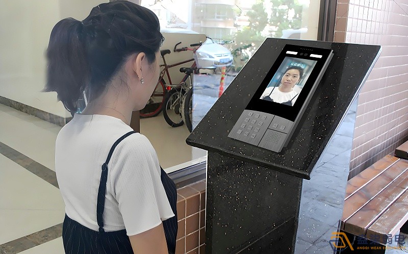 臉就是鑰匙，辦公大樓人臉識別門禁