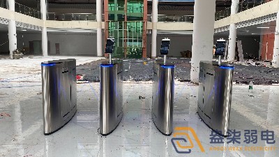 工廠考勤通道閘機(jī)選什么合適？